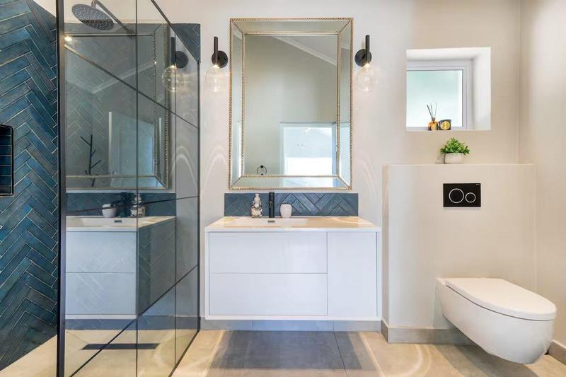 6 Bedroom Property for Sale in Constantia Western Cape
